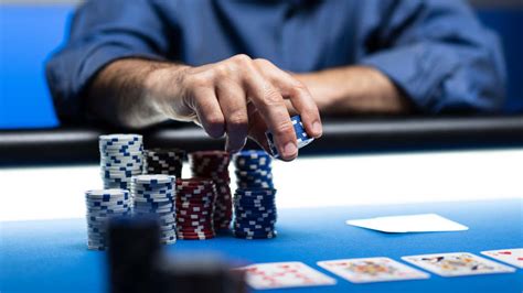 online poker tournament tips